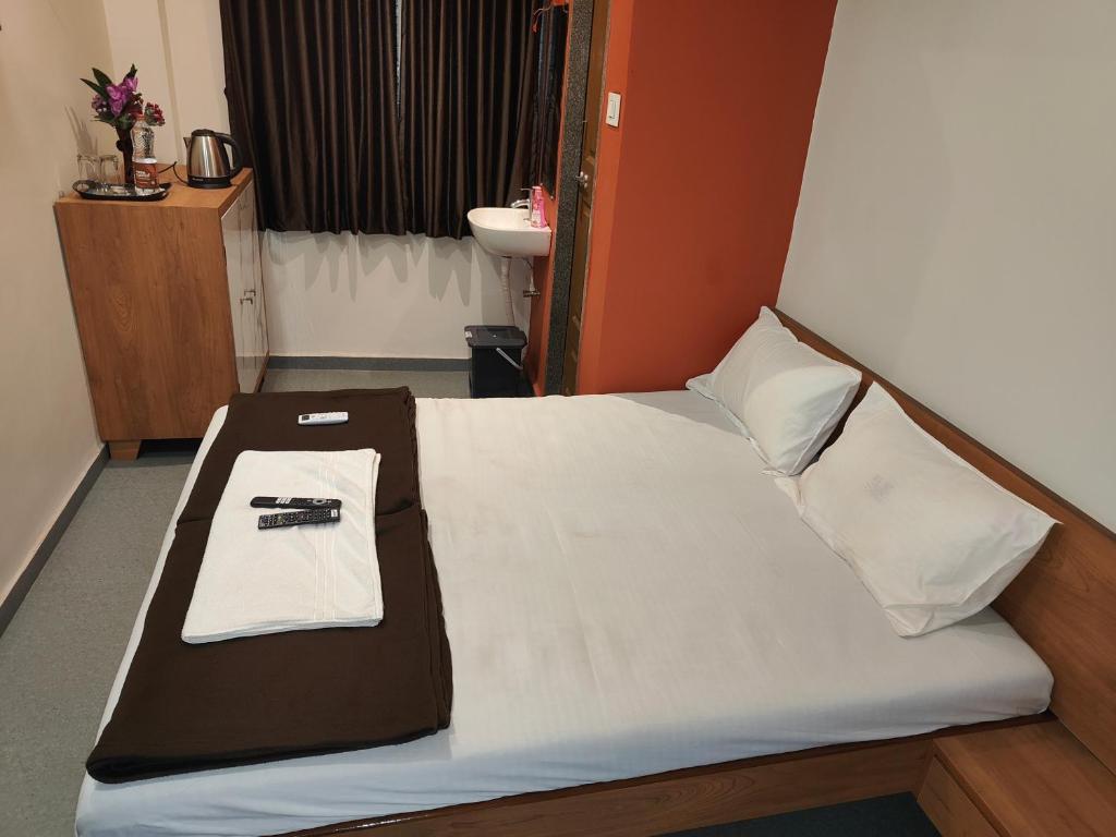 Hotel Shivansh Executive - Deluxe Triple Room