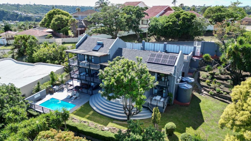 イースト・ロンドンにあるVincent Valley Lodgeのプール付きの家の航空写真