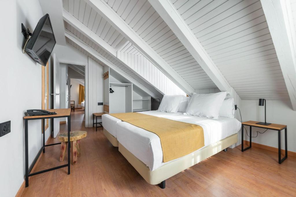 Postel nebo postele na pokoji v ubytování Hotel Viella