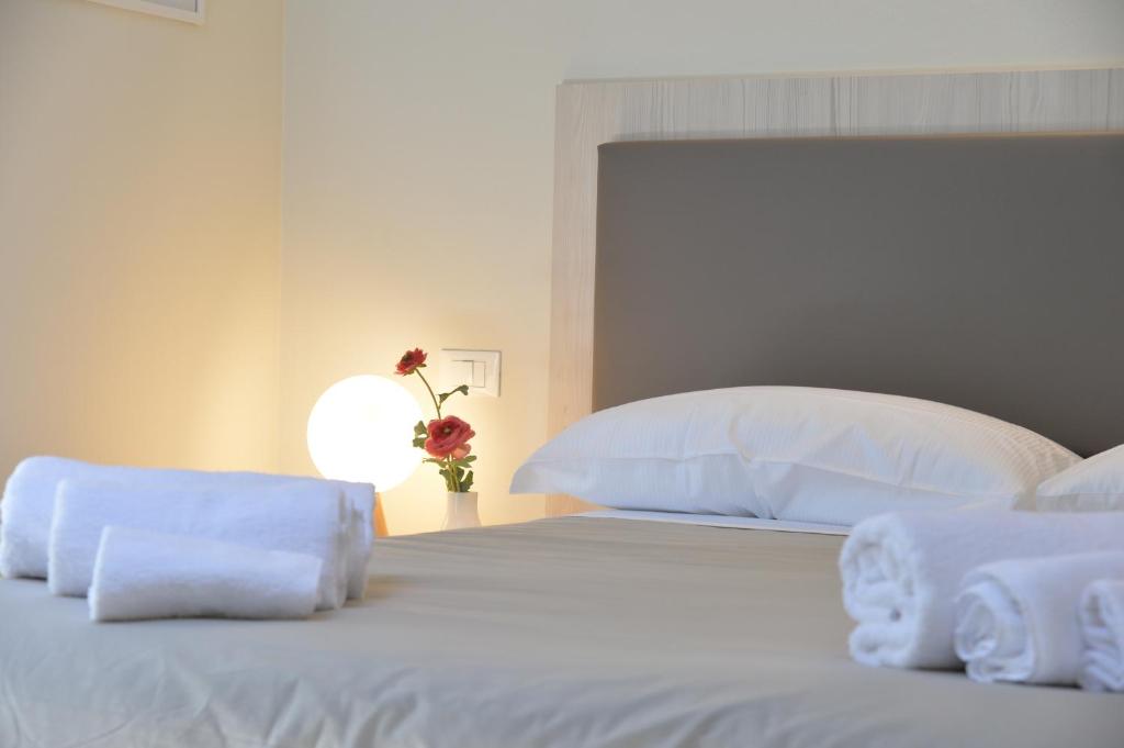 A bed or beds in a room at Villa Nadar