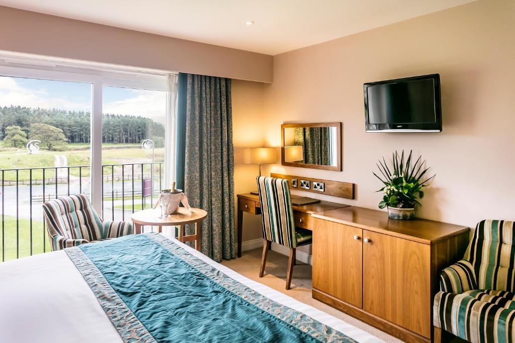 TV a/nebo společenská místnost v ubytování The Coniston Hotel Country Estate & Spa - Skipton