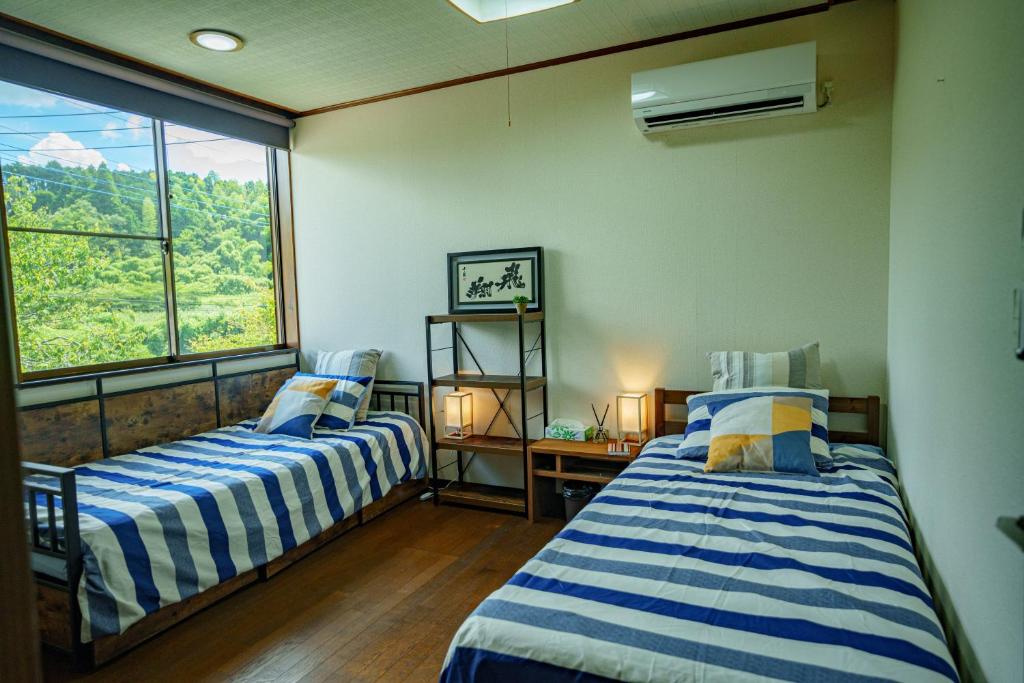 Letto o letti in una camera di 一宿一景一生縁-千葉県市原市小谷田店