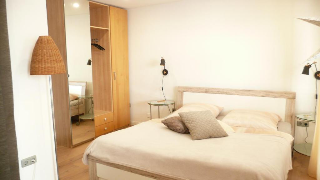 Posteľ alebo postele v izbe v ubytovaní Ferienwohnungen Alpenblick mit Garten und Terrasse