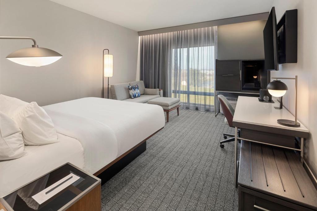 TV a/nebo společenská místnost v ubytování Courtyard by Marriott Bettendorf