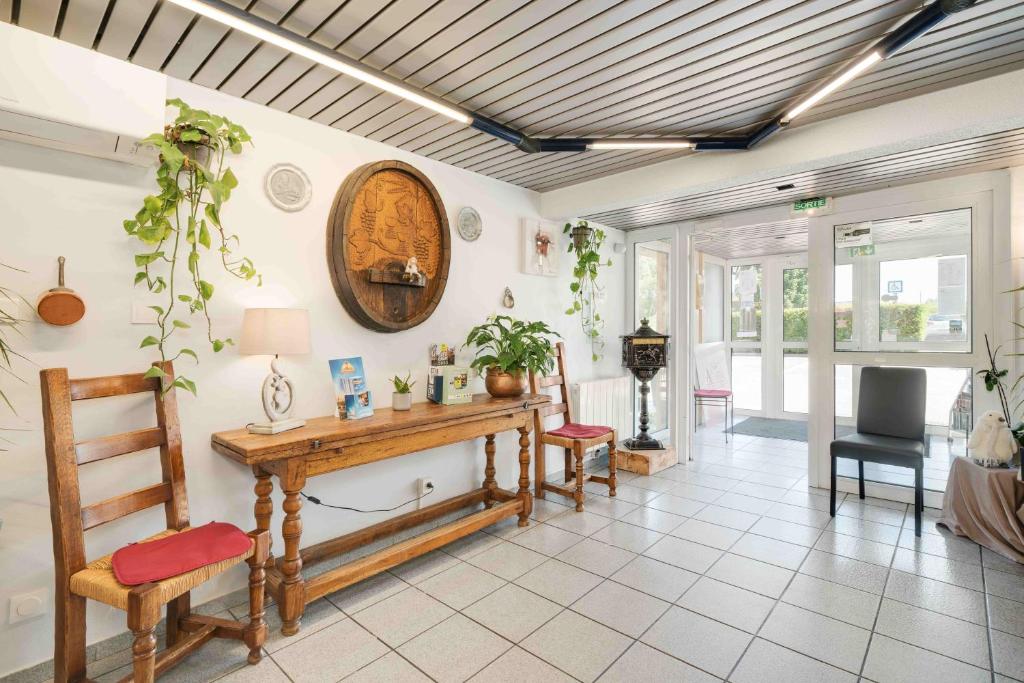 Posezení v ubytování Hôtel Acacia Nancy sud Lunéville