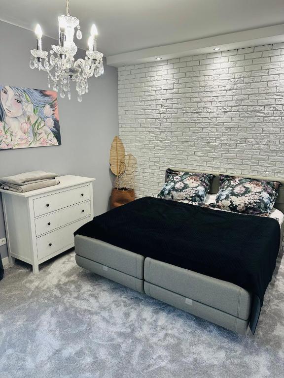 Tempat tidur dalam kamar di Rynek Apartament