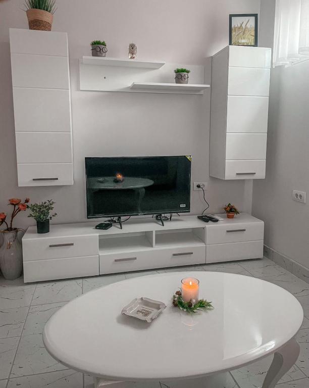 TV a/nebo společenská místnost v ubytování Stan na dan Sunce