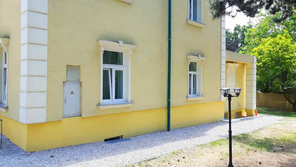 Budynek, w którym mieści się apartament