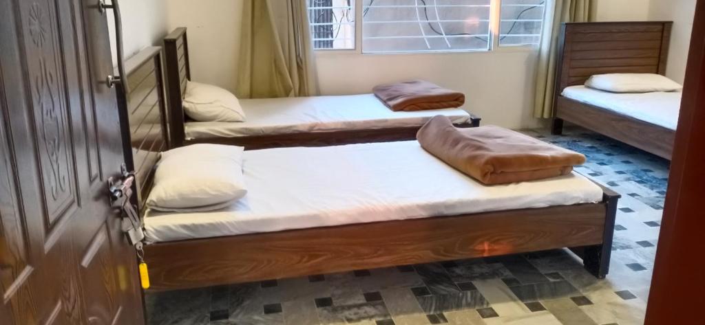 Ihram Hotel And Guest House - Drievoudige Kamer Met Uitzicht Op De Tuin