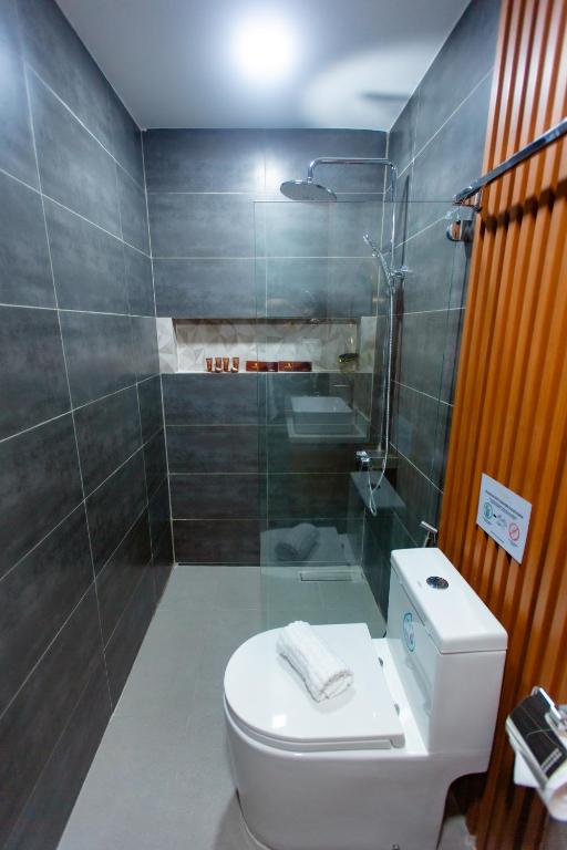 Koupelna v ubytování Rockfort Hotel