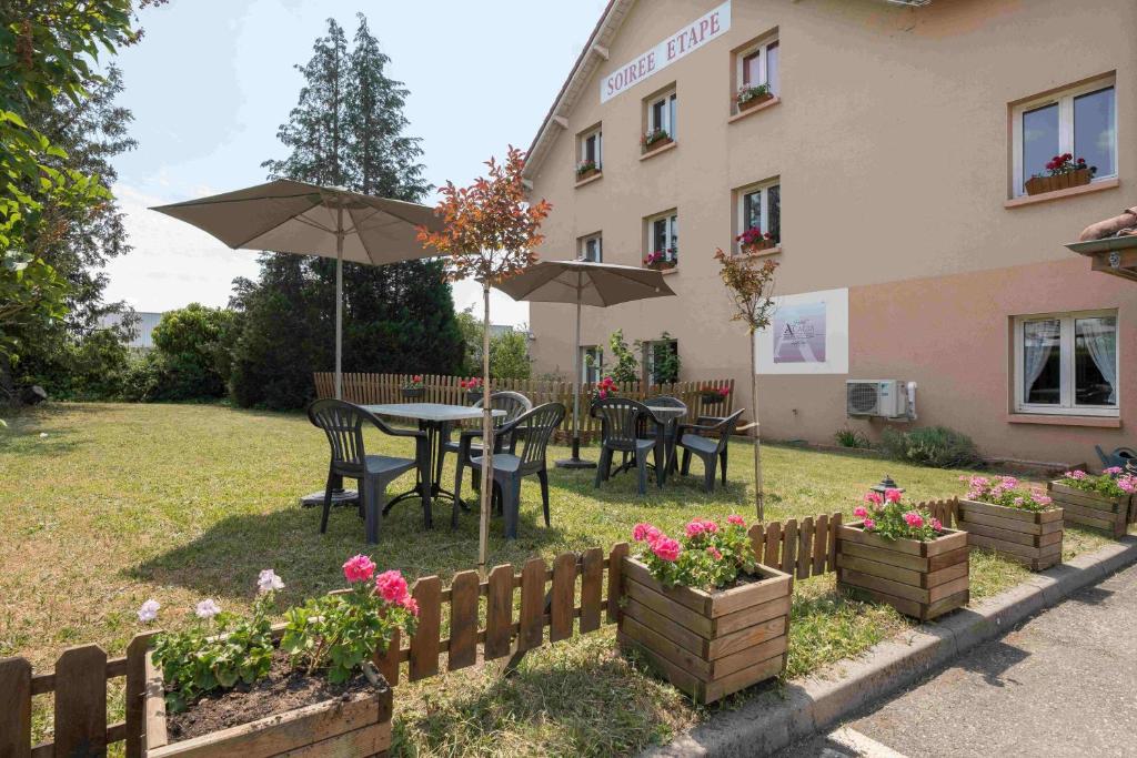 Zahrada ubytování Hôtel Acacia Nancy sud Lunéville