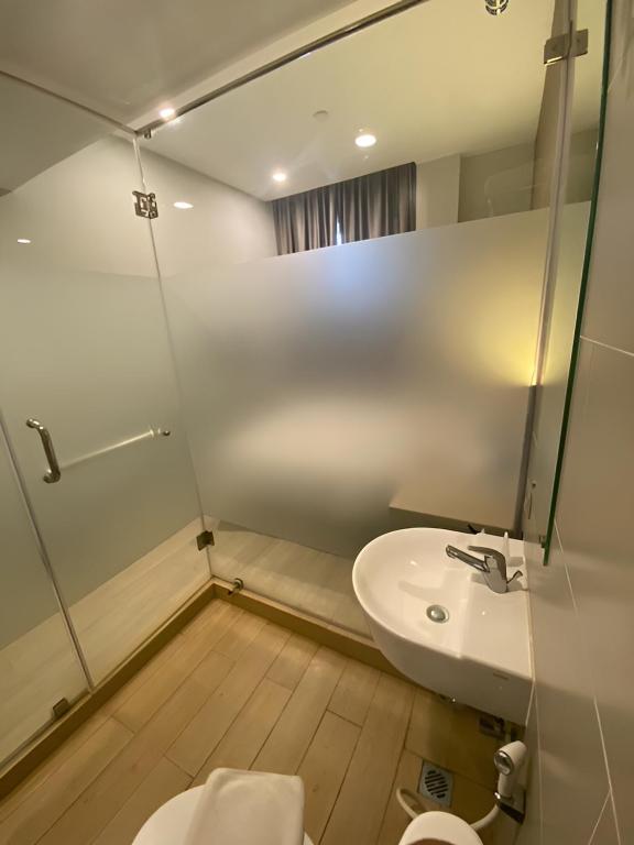 Koupelna v ubytování Swasana Hotel Medan
