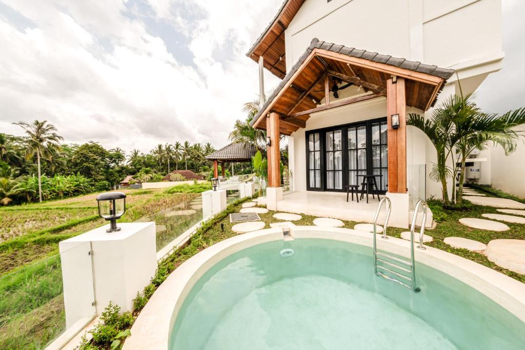 Bazén v ubytování Sarang Apartments by EVDEkimi Ubud nebo v jeho okolí