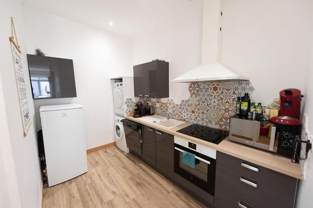 Logis - Hostellerie & Restaurant du Marché - Familiekamer Met Gedeelde Badkamer