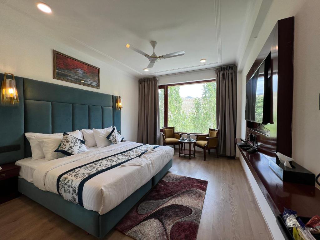 Llit o llits en una habitació de Hotel Maryul Kargil