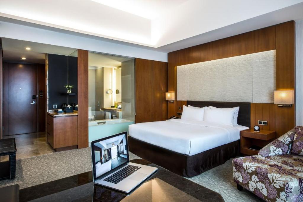 Postel nebo postele na pokoji v ubytování Vanburgh Hotel - Free shuttle bus transfer during Canton Fair
