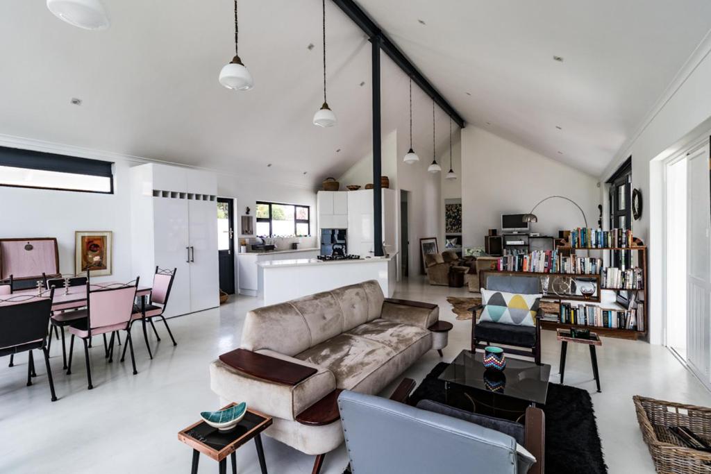 Leisure Isle 2 bedroom home with essential power., Knysna Updated