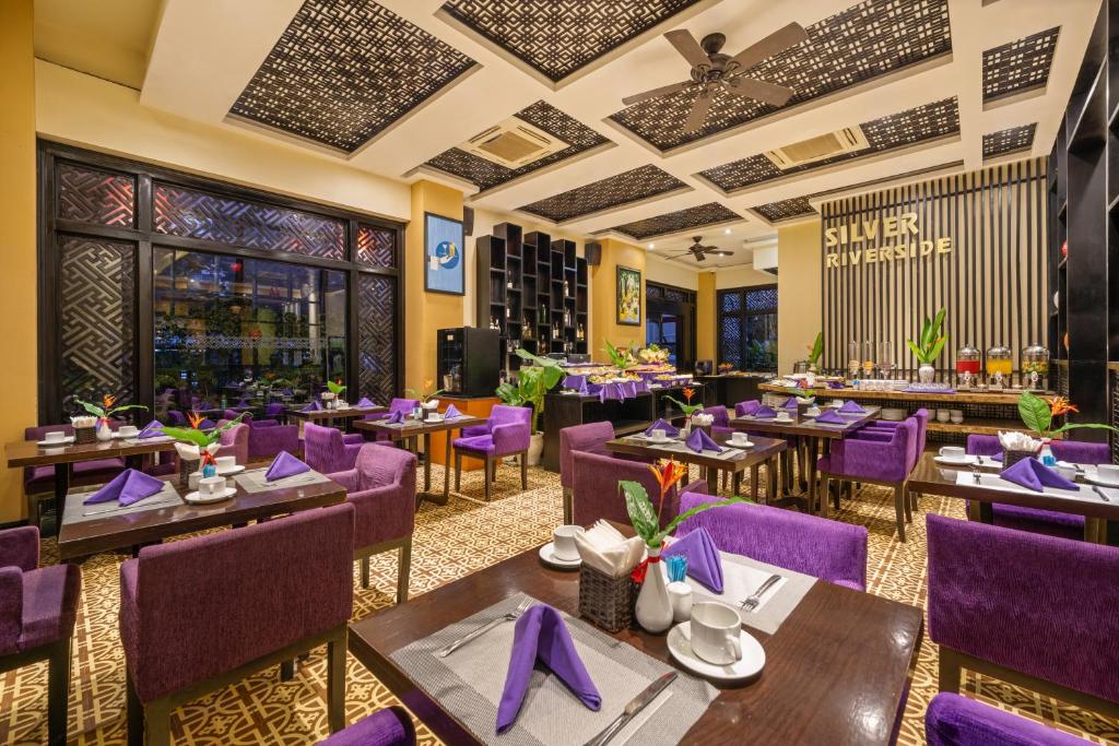 Restaurace v ubytování Royal Riverside Hoi An Hotel & Spa