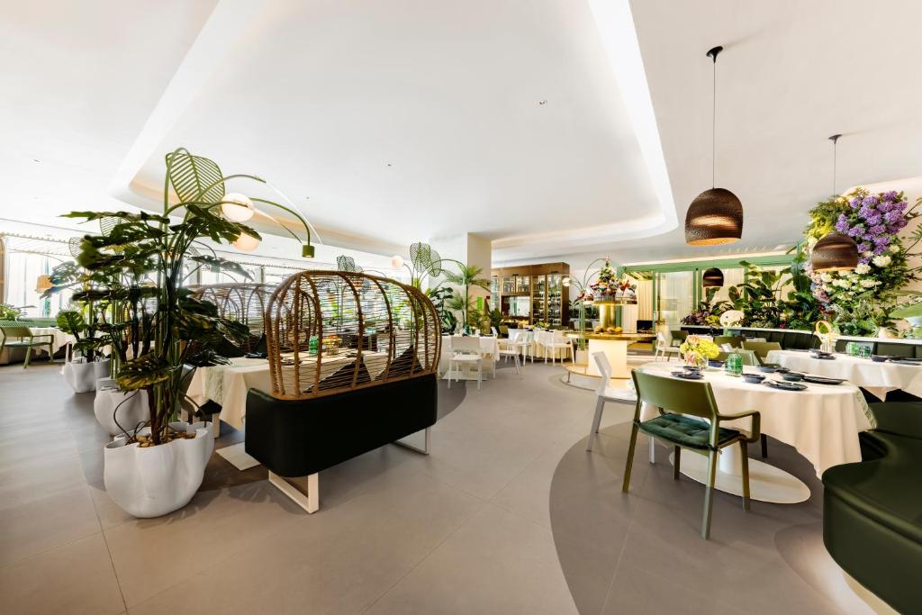 Restaurace v ubytování Vanburgh Hotel - Free shuttle bus transfer during Canton Fair