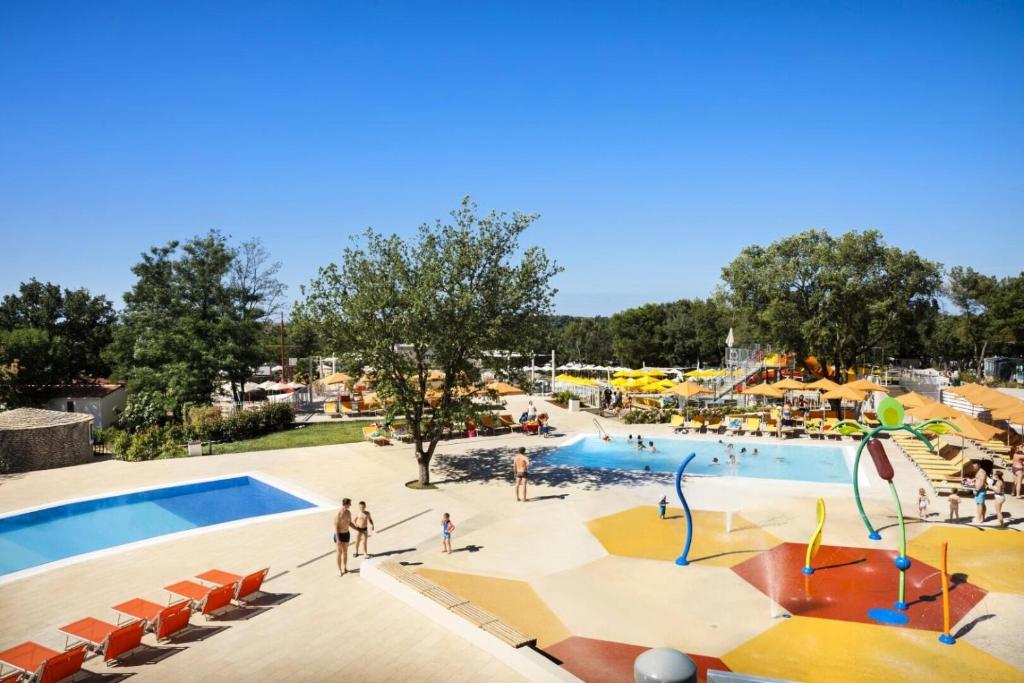 Bazén v ubytování Valamar Camping Lanterna - Vacansoleil Maeva nebo v jeho okolí
