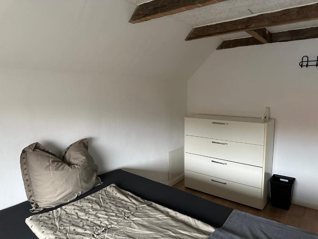 Postel nebo postele na pokoji v ubytování Den gamel togstation