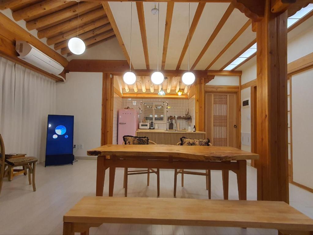 Kuchyň nebo kuchyňský kout v ubytování Haenggung stay Dalno - Suwon private house hanok