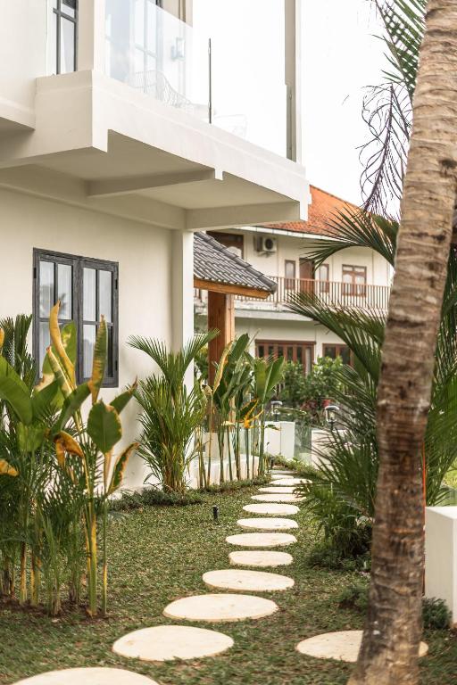Zahrada ubytování Sarang Apartments by EVDEkimi Ubud
