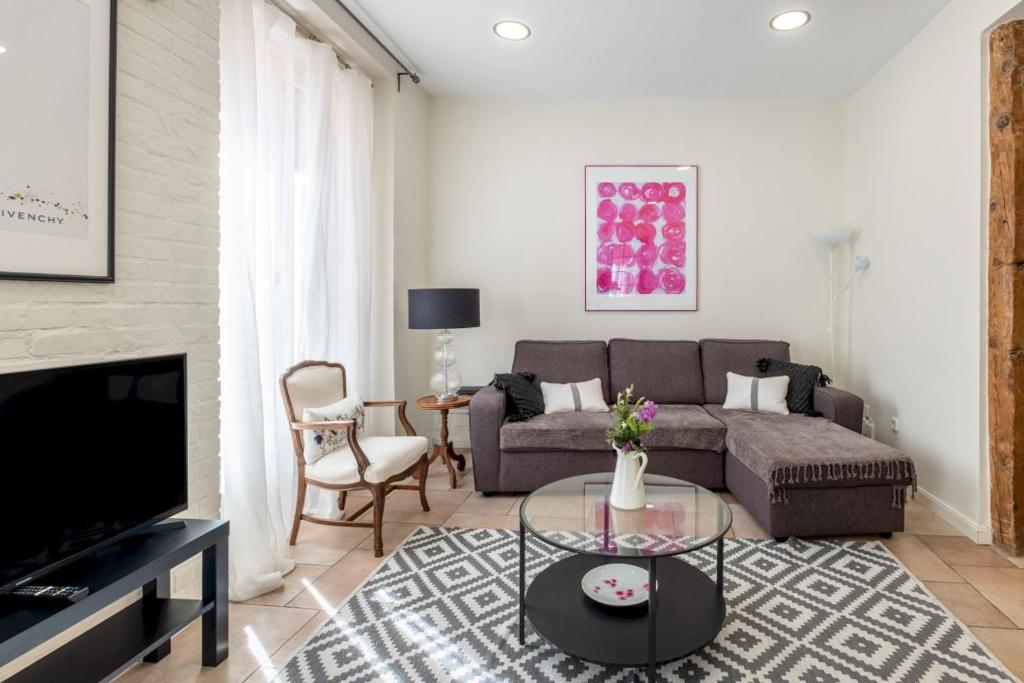 Modern and bright- 1bedroom 1bathroom- Downtown