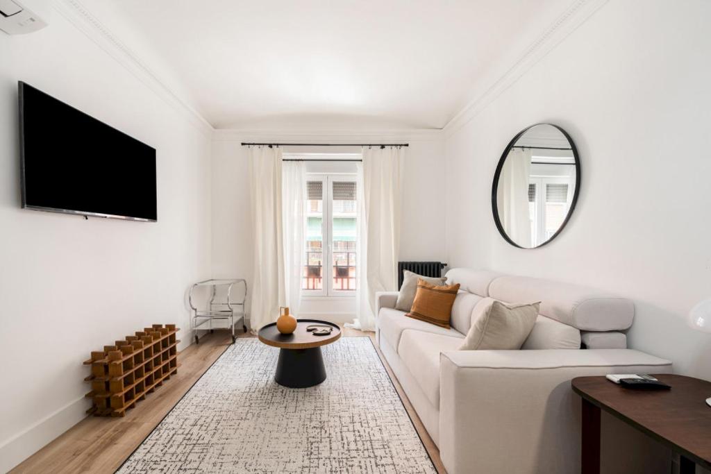Bright and Stylish-2Bedrooms 1Bathroom-Plza España