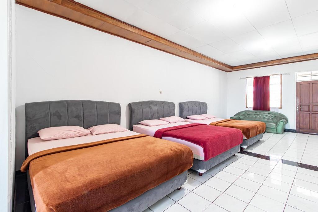 Postel nebo postele na pokoji v ubytování Abang Hotel Ciwidey
