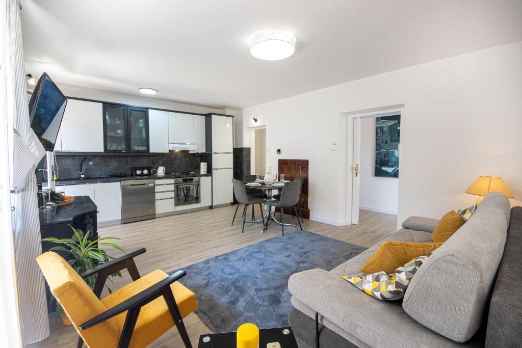Kuchyň nebo kuchyňský kout v ubytování Apartments Filipeti