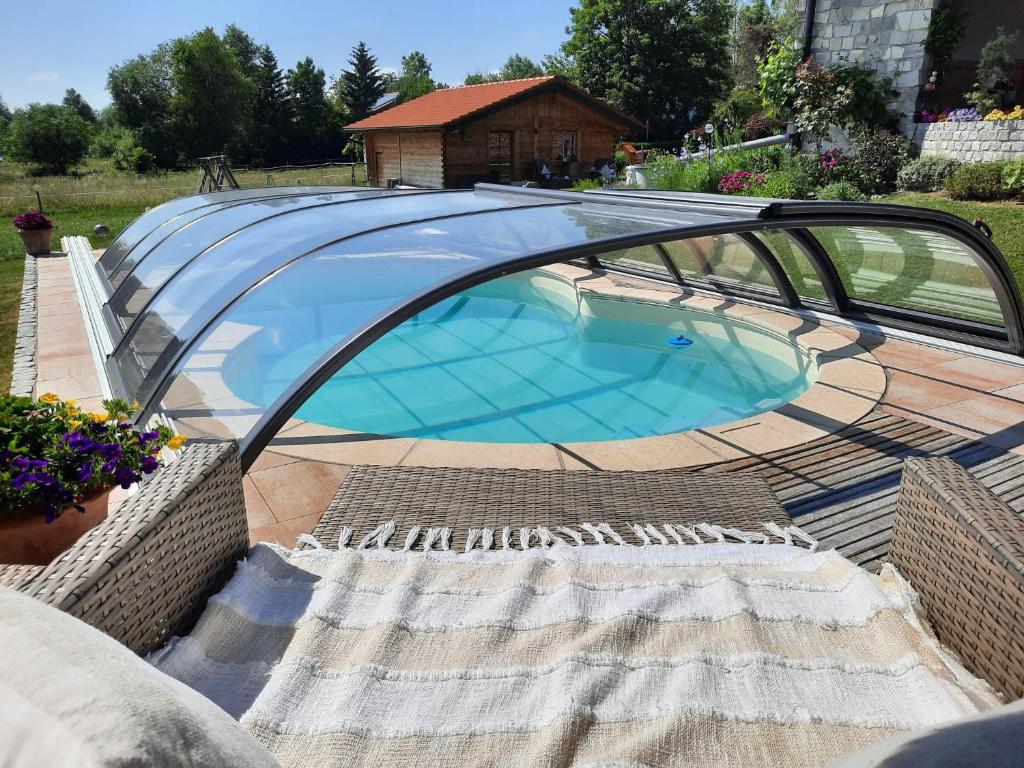 Bazén v ubytování Ferienwohnung am Wirtshof nebo v jeho okolí