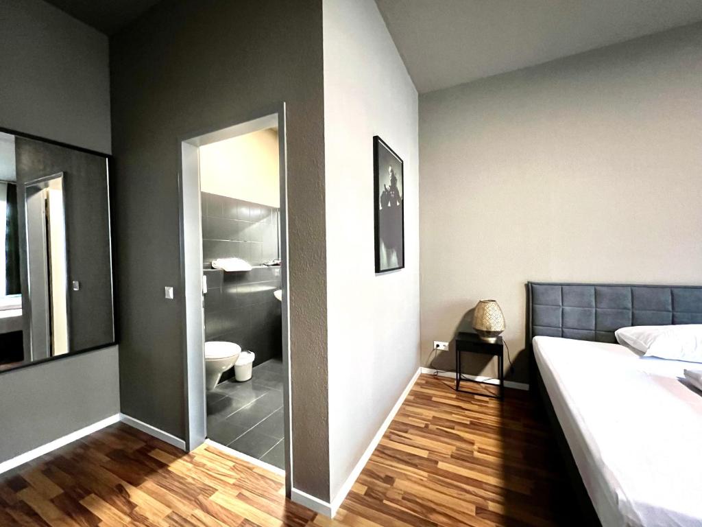 Postel nebo postele na pokoji v ubytování N8 ROOMS - by Leipzig Suites