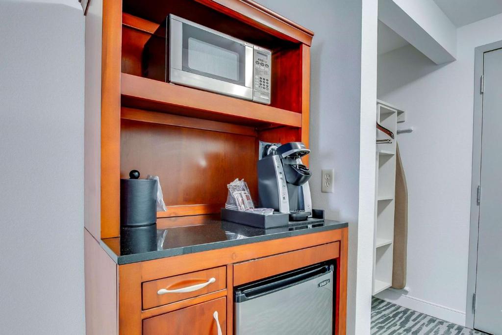 Hilton Garden Inn Louisville-Northeast - Luxe King Kamer Met Bankbed