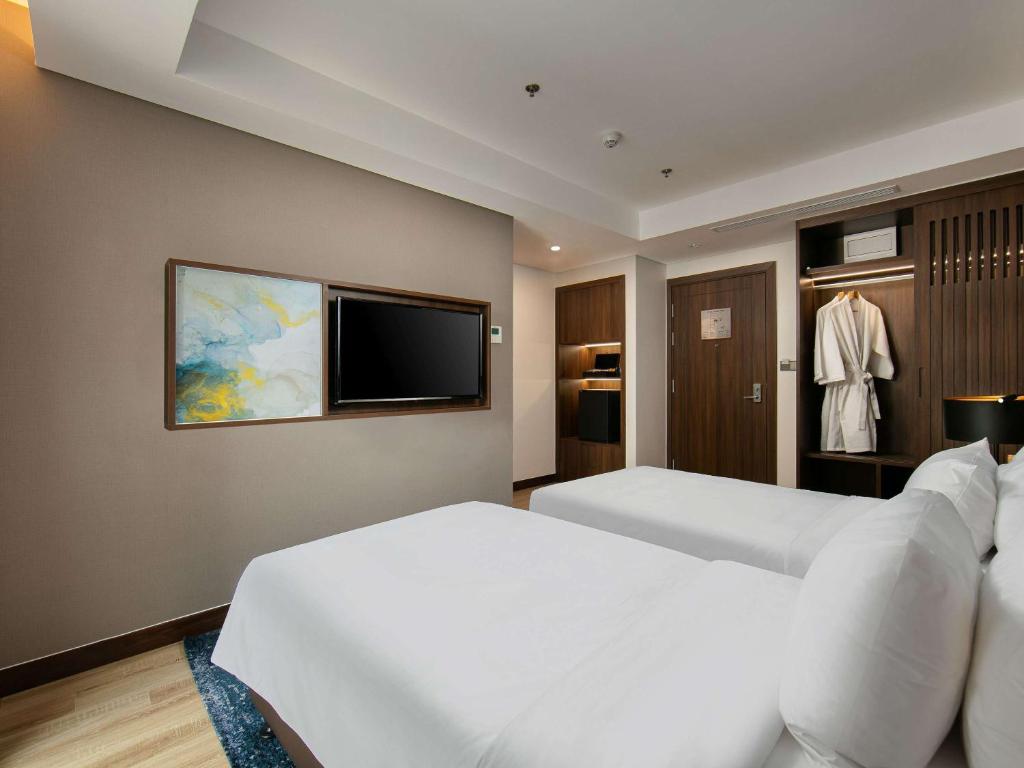 TV a/nebo společenská místnost v ubytování Mövenpick Living West Hanoi