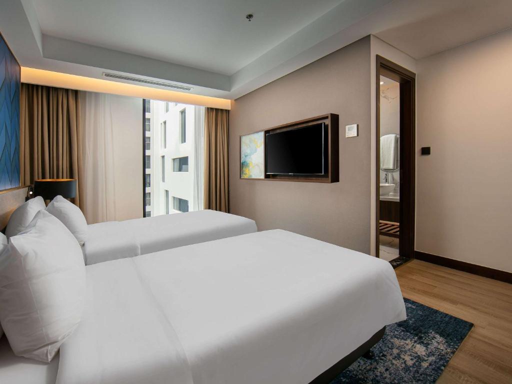 TV a/nebo společenská místnost v ubytování Mövenpick Living West Hanoi