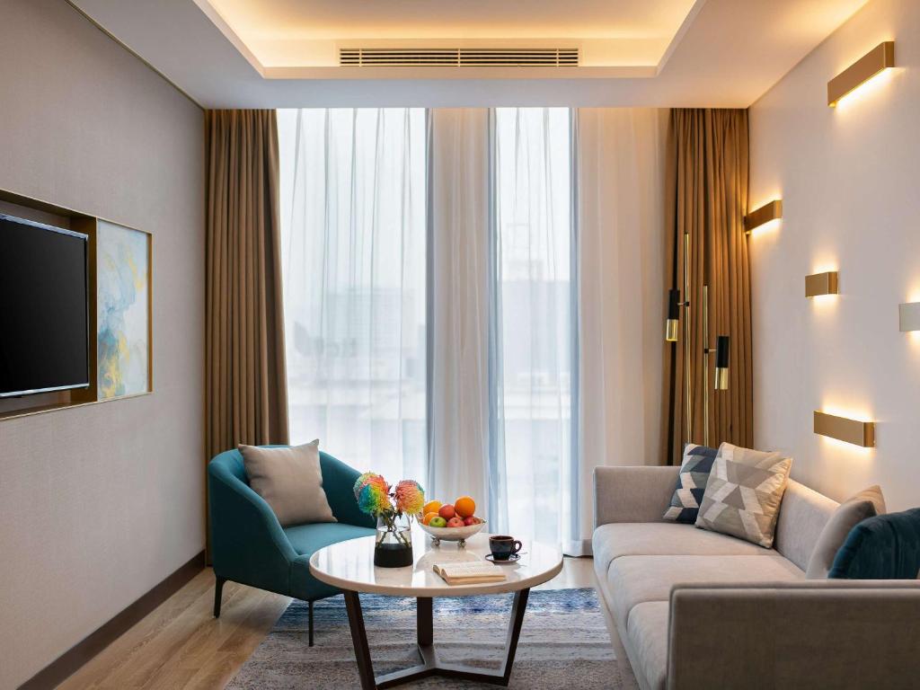 Posezení v ubytování Mövenpick Living West Hanoi