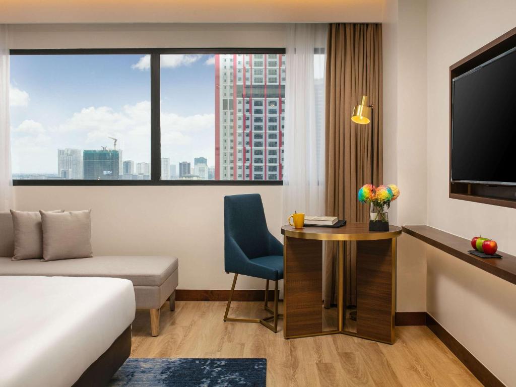 TV a/nebo společenská místnost v ubytování Mövenpick Living West Hanoi