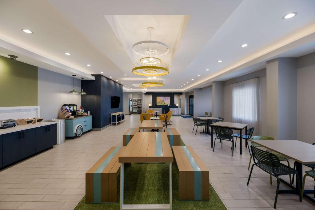 Posezení v ubytování Spark by Hilton Midland South