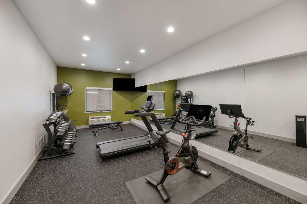 Fitness centrum a/nebo fitness zařízení v ubytování Spark by Hilton Midland South