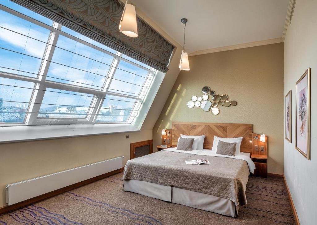 Crown Palace Apartments by Adrez - Resim 3