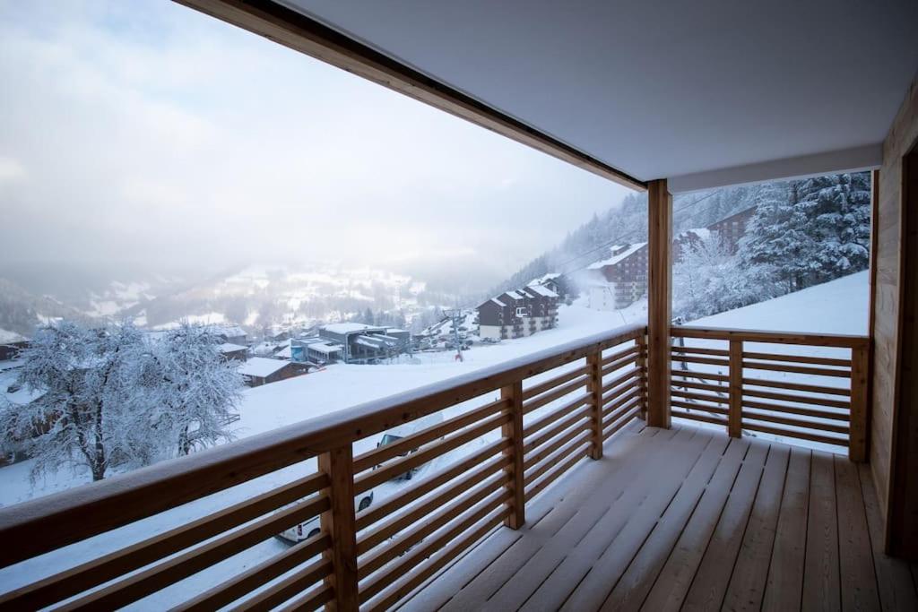 a balcony with a view of a snow covered mountain at Le Balcon du Snow Roc in Saint-Jean-d'Aulps