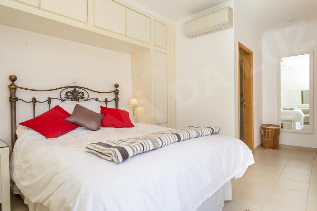 Postel nebo postele na pokoji v ubytování Villa Serena da Luz