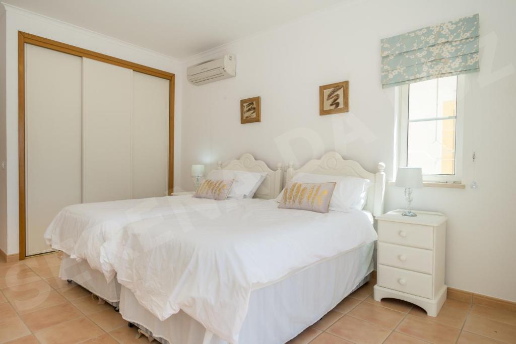 Postel nebo postele na pokoji v ubytování Villa Serena da Luz