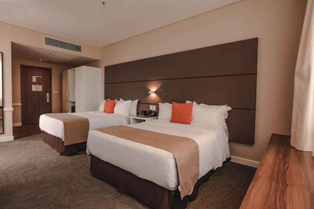 Postel nebo postele na pokoji v ubytování Paseo La Galería Hotel & Suites