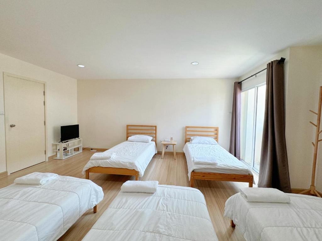 Postel nebo postele na pokoji v ubytování Jira Private cozy room near Suvarnabhumi Airport