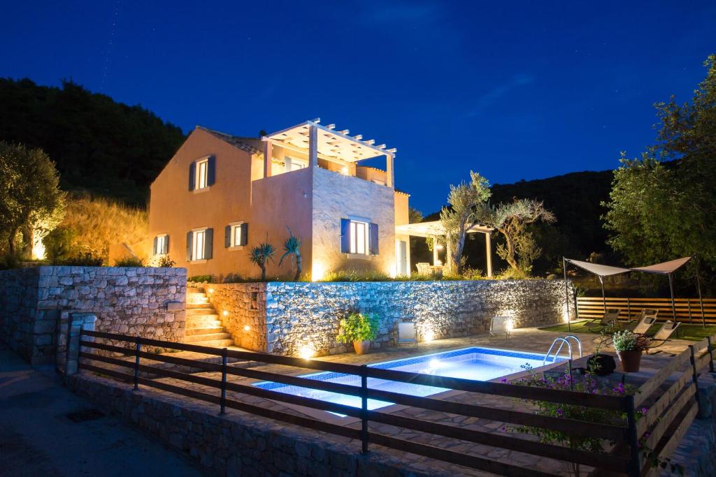 Бассейн в Villa Authentica Lopud, Dubrovnik или поблизости