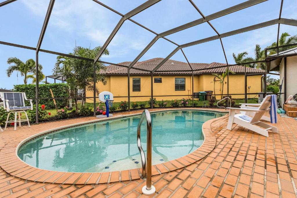 Minutes to the River! Dock, Large Lanai, Heated Pool - Margarita Villa, Cape  Coral – Updated 2024 Prices
