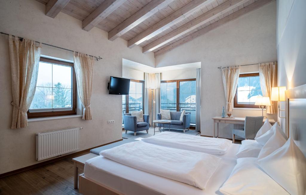 Postel nebo postele na pokoji v ubytování Hotel der Wiesenhof