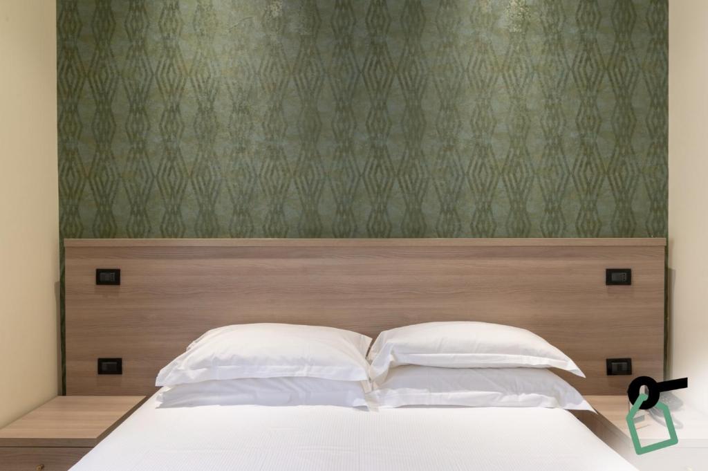 Postel nebo postele na pokoji v ubytování HOTIDAY Room Collection - Roma Porta Pia